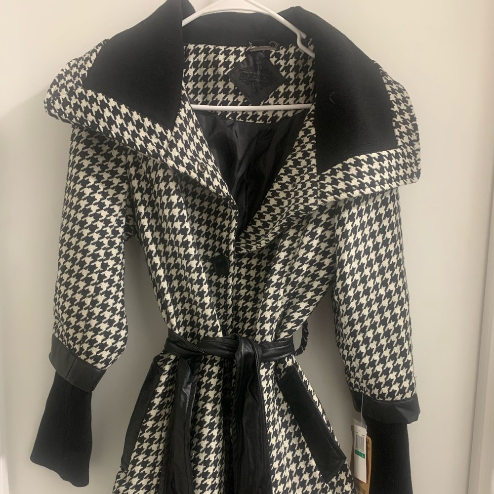 Black & White Coat - Picture 4 of 11